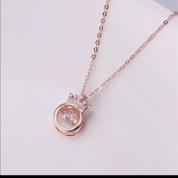 ❤️ABSOLUTELY BEAUTIFUL🌹ROSE GOLD CROWN NECKLACE WITH A SPINNING CRYSTAL❤️ - Picture 2 of 5